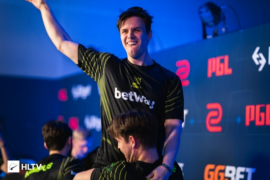 参与问卷调查赢取丰厚奖品的机会